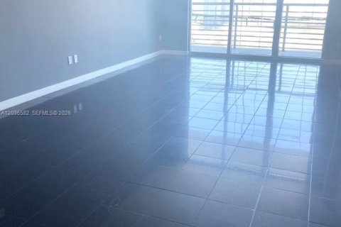 Condo in Miami, Florida, 2 bedrooms  № 2083605 - photo 15