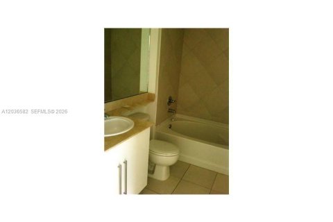 Condo in Miami, Florida, 2 bedrooms  № 2083605 - photo 12