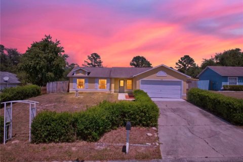 Villa ou maison à Clermont, Floride 3 chambres, 113.71 m2 № 2196417