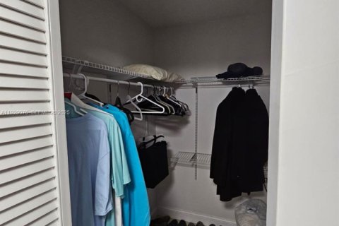 Снять в аренду кондоминиум в Серфсайд, Флорида 2 спальни, 95.13м2, № 2034967 - фото 17