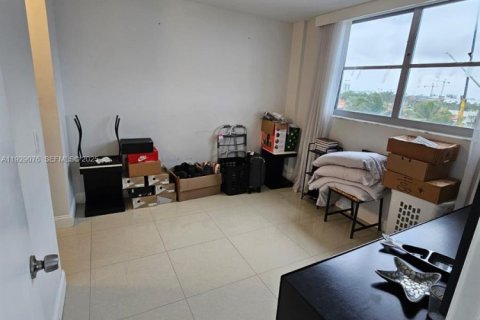 Снять в аренду кондоминиум в Серфсайд, Флорида 2 спальни, 95.13м2, № 2034967 - фото 22