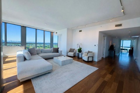 Condominio en alquiler en Miami Beach, Florida, 4 dormitorios, 223.99 m2 № 2054539 - foto 18