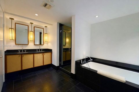 Condominio en alquiler en Miami Beach, Florida, 4 dormitorios, 223.99 m2 № 2054539 - foto 12