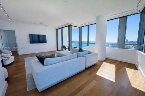 Condominio en alquiler en Miami Beach, Florida, 4 dormitorios, 223.99 m2 № 2054539 - foto 2