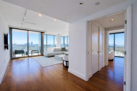 Condominio en alquiler en Miami Beach, Florida, 4 dormitorios, 223.99 m2 № 2054539 - foto 17