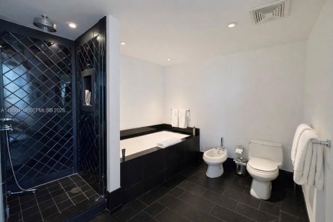 Condominio en alquiler en Miami Beach, Florida, 4 dormitorios, 223.99 m2 № 2054539 - foto 15