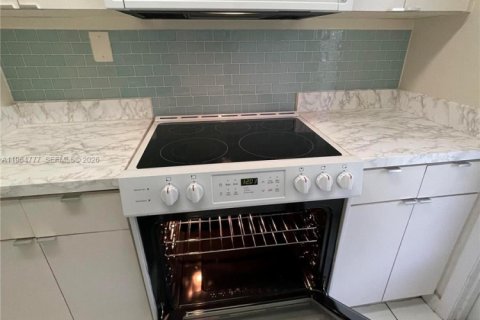 Снять в аренду кондоминиум в Халландейл-Бич, Флорида 1 спальня, 59.46м2, № 2043530 - фото 26