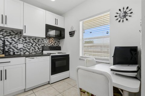 Condo in Margate, Florida, 2 bedrooms  № 2088031 - photo 15
