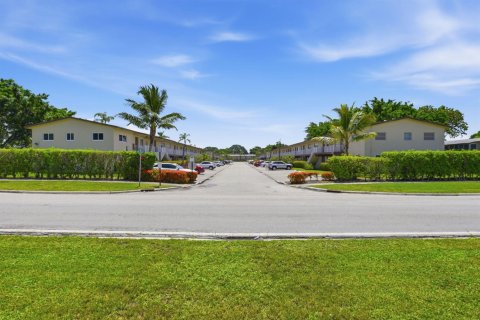 Condo in Margate, Florida, 2 bedrooms № 2088031
