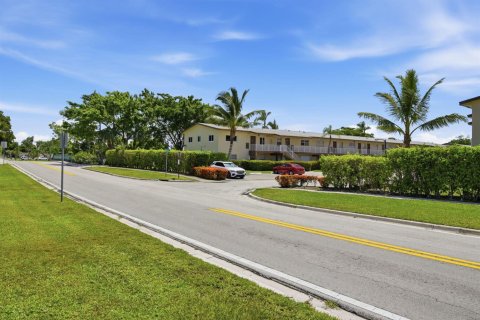Condo in Margate, Florida, 2 bedrooms  № 2088031 - photo 2