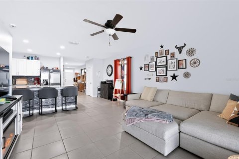House in Odessa, Florida 3 bedrooms, 140.84 sq.m. № 2428644 - photo 4