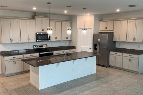 Villa ou maison à louer à Kissimmee, Floride: 4 chambres, 204.94 m2 № 2127264 - photo 3
