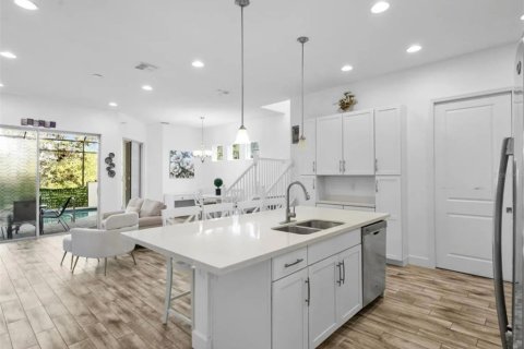 Casa en alquiler en Davenport, Florida, 5 dormitorios, 204.76 m2 № 1751720 - foto 1