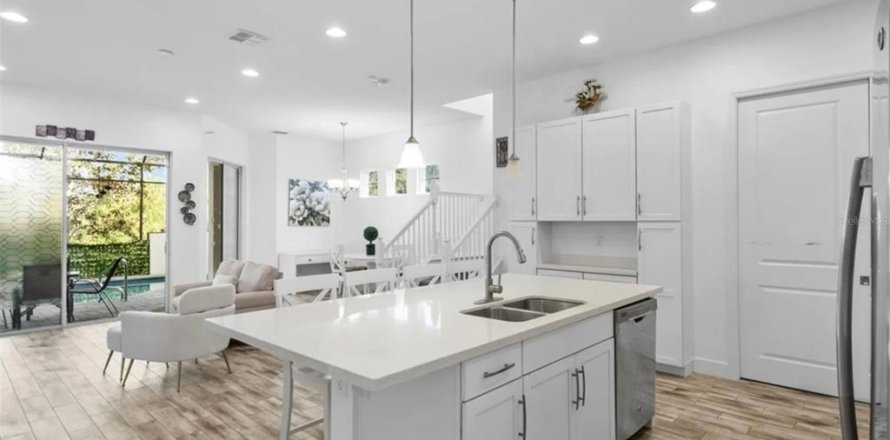 Casa en Davenport, Florida 5 dormitorios, 204.76 m2 № 1751720