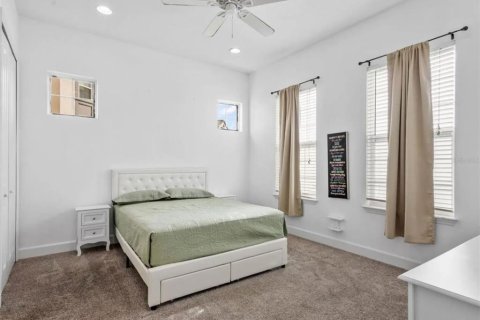 Casa en alquiler en Davenport, Florida, 5 dormitorios, 204.76 m2 № 1751720 - foto 4