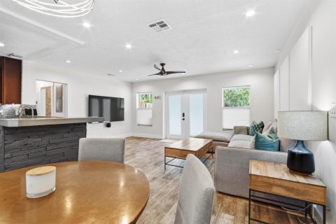 House in Fort Lauderdale, Florida 3 bedrooms, 143.72 sq.m. № 2250042 - photo 8