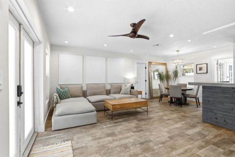 House in Fort Lauderdale, Florida 3 bedrooms, 143.72 sq.m. № 2250042 - photo 4