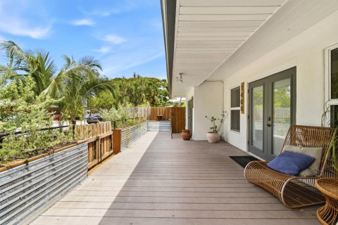 House in Fort Lauderdale, Florida 3 bedrooms, 143.72 sq.m. № 2250042 - photo 3