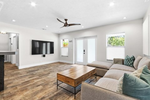 House in Fort Lauderdale, Florida 3 bedrooms, 143.72 sq.m. № 2250042 - photo 7