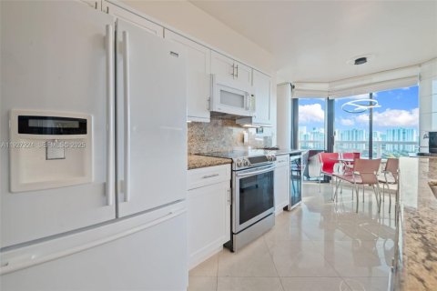 Condominio en venta en Aventura, Florida, 2 dormitorios, 135.64 m2 № 1986210 - foto 11