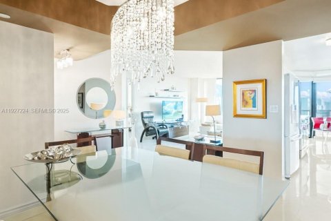 Condominio en venta en Aventura, Florida, 2 dormitorios, 135.64 m2 № 1986210 - foto 8