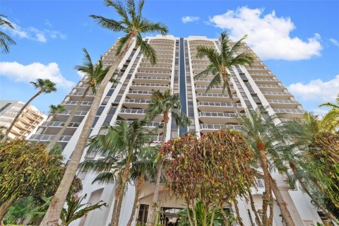 Condominio en venta en Aventura, Florida, 2 dormitorios, 135.64 m2 № 1986210 - foto 1