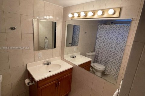 Condo in North Bay Village, Florida, 1 bedroom  № 1937227 - photo 6