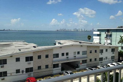 Condo in North Bay Village, Florida, 1 bedroom  № 1937227 - photo 1