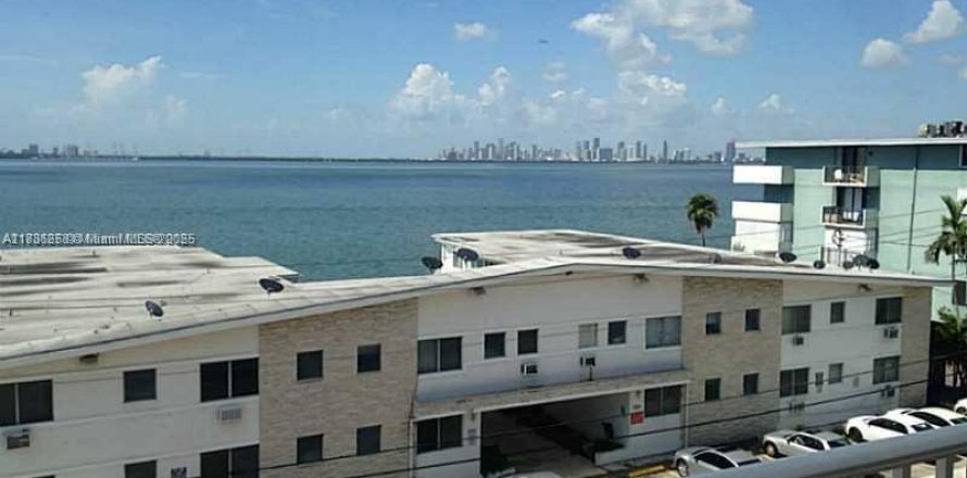 Condo in North Bay Village, Florida, 1 bedroom № 1937227