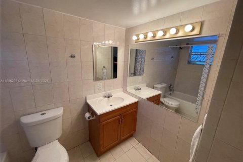 Condo in North Bay Village, Florida, 1 bedroom  № 1937227 - photo 4