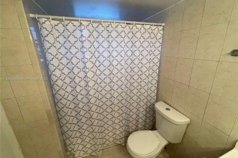 Condo in North Bay Village, Florida, 1 bedroom  № 1937227 - photo 7