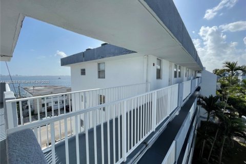 Condo in North Bay Village, Florida, 1 bedroom  № 1937227 - photo 29