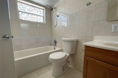 Condo in North Bay Village, Florida, 1 bedroom  № 1937227 - photo 8