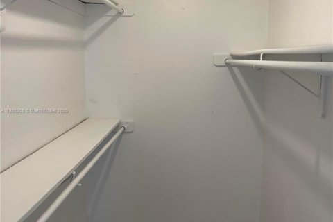 Condo in North Bay Village, Florida, 1 bedroom  № 1937227 - photo 26
