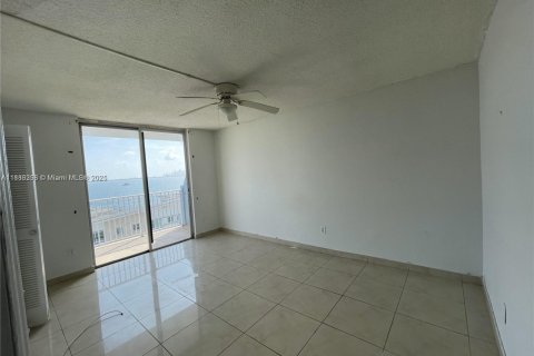 Condo in North Bay Village, Florida, 1 bedroom  № 1937227 - photo 30