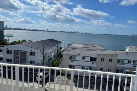 Condo in North Bay Village, Florida, 1 bedroom  № 1937227 - photo 2