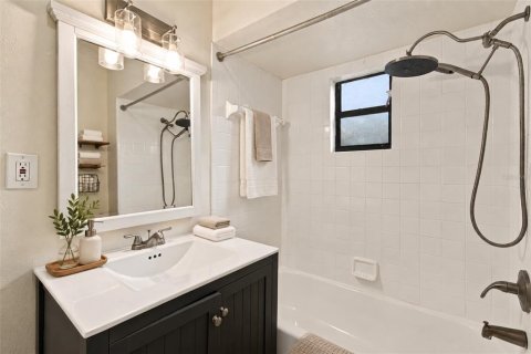 Villa ou maison à vendre à Tampa, Floride: 2 chambres, 107.21 m2 № 2428974 - photo 13