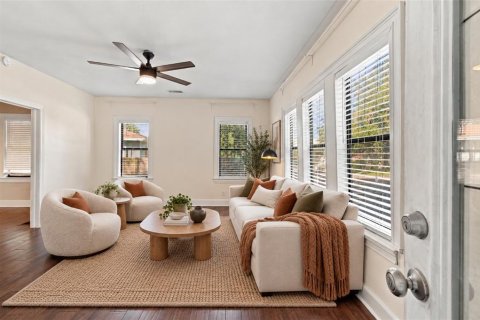 Villa ou maison à vendre à Tampa, Floride: 2 chambres, 107.21 m2 № 2428974 - photo 4