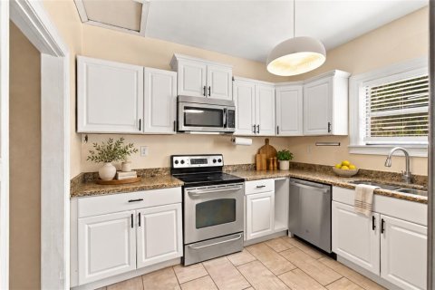 Villa ou maison à vendre à Tampa, Floride: 2 chambres, 107.21 m2 № 2428974 - photo 20