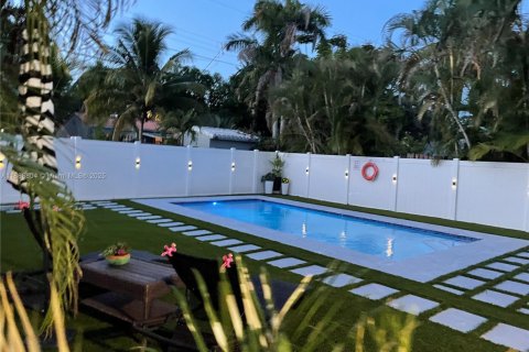 Купить виллу или дом в Холливуд, Флорида 2 спальни, 93м2, № 1942659 - фото 1