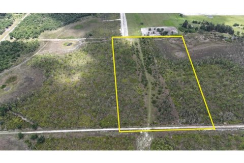 Land in North Fort Myers, Florida № 1791266 - photo 1