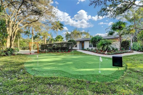 House in Davie, Florida 8 bedrooms, 261.06 sq.m. № 1812187 - photo 19