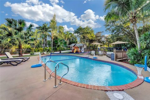 House in Davie, Florida 8 bedrooms, 261.06 sq.m. № 1812187 - photo 3