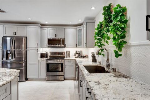 House in Davie, Florida 8 bedrooms, 261.06 sq.m. № 1812187 - photo 21