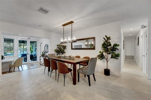 House in Davie, Florida 8 bedrooms, 261.06 sq.m. № 1812187 - photo 13