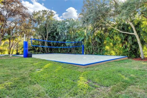 House in Davie, Florida 8 bedrooms, 261.06 sq.m. № 1812187 - photo 6