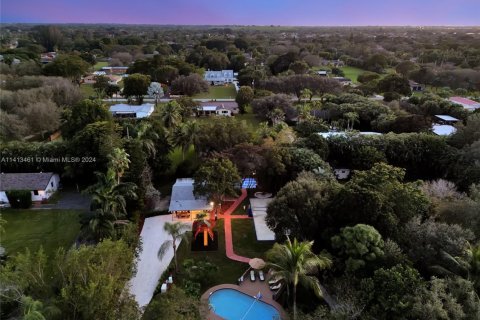 House in Davie, Florida 8 bedrooms, 261.06 sq.m. № 1812187 - photo 28