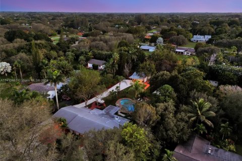 House in Davie, Florida 8 bedrooms, 261.06 sq.m. № 1812187 - photo 27