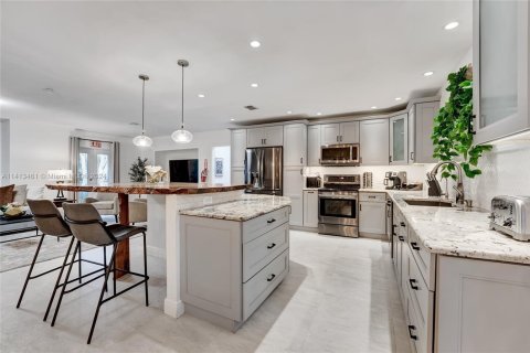 House in Davie, Florida 8 bedrooms, 261.06 sq.m. № 1812187 - photo 4