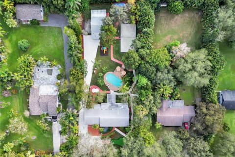 House in Davie, Florida 8 bedrooms, 261.06 sq.m. № 1812187 - photo 30